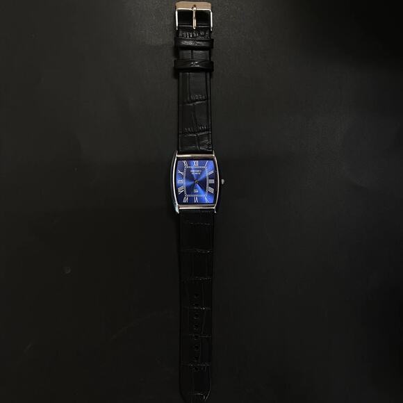 Vintage Style Seiko Quartz Mens Silver Watch & Blue accents W/ Leather Strap